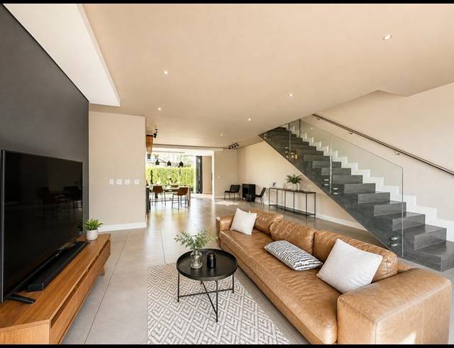 2 BEDROOM HOUSE FOR SALE IN MENLO PARK